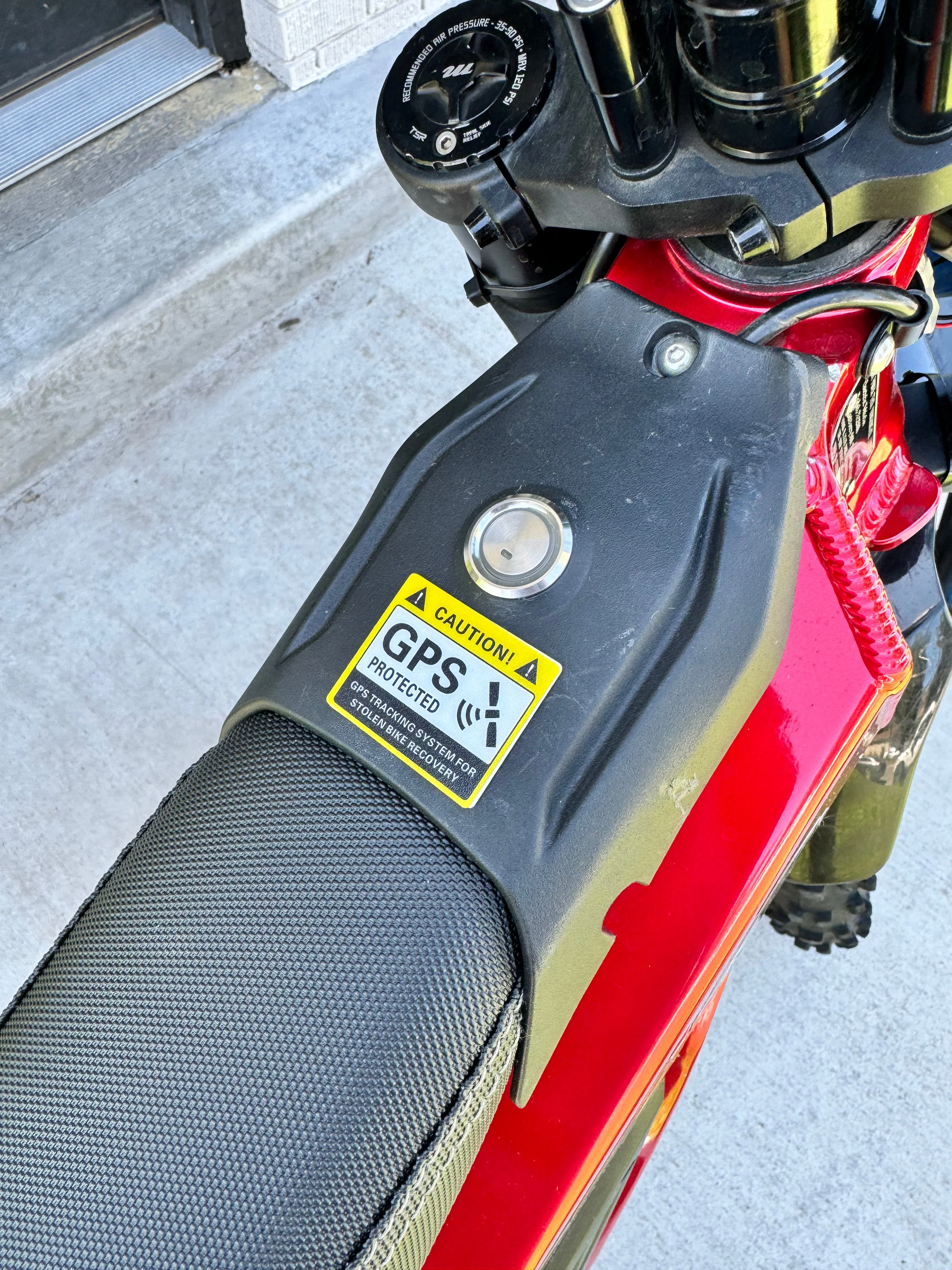 Anti Theft GPS Warning Sticker 3 Pack - Image 3