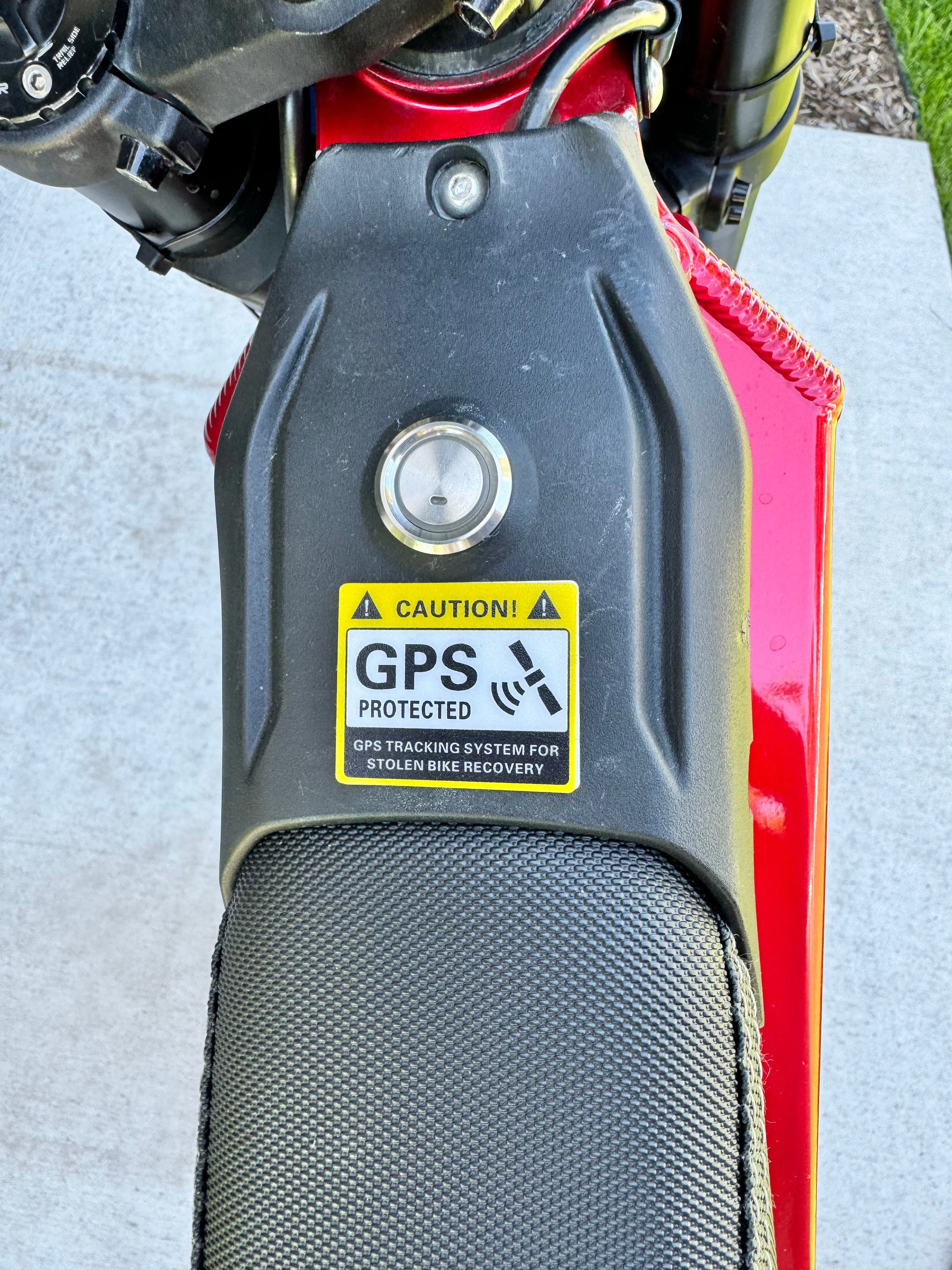 Anti Theft GPS Warning Sticker 3 Pack - Image 4