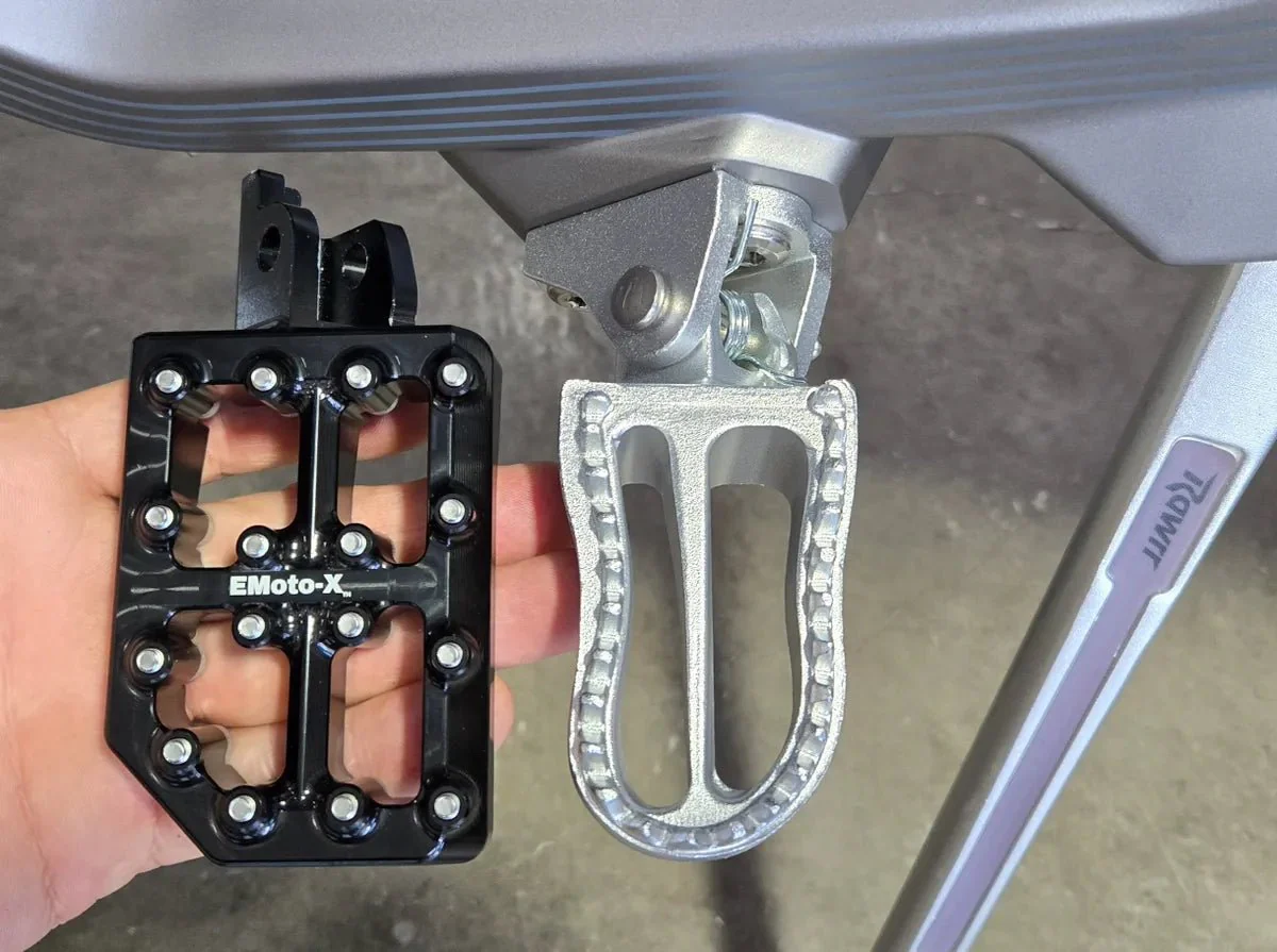 Foot Pegs for Rawrr Mantis X, Mantis 72v and 60v, Mantis Mini - Image 5