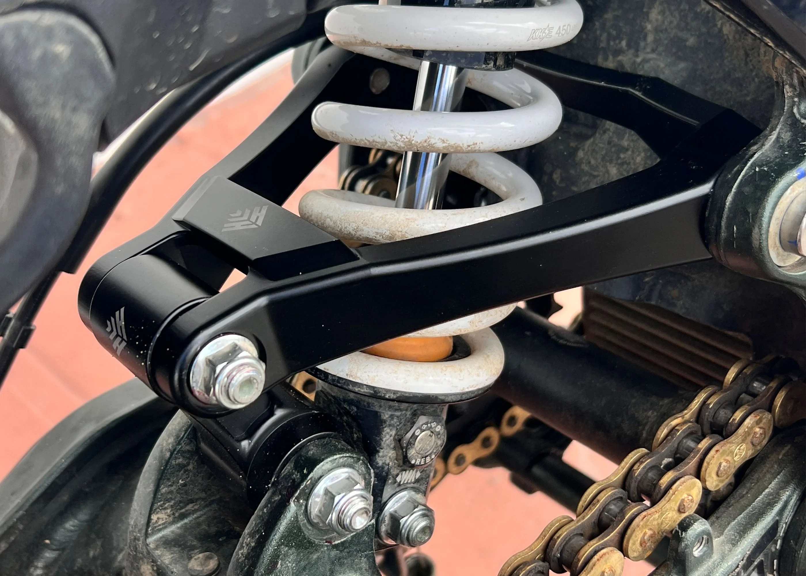 Heavy Hitter Ultra Bee Billet Racing Triangle (Fits All Shocks) - Image 3