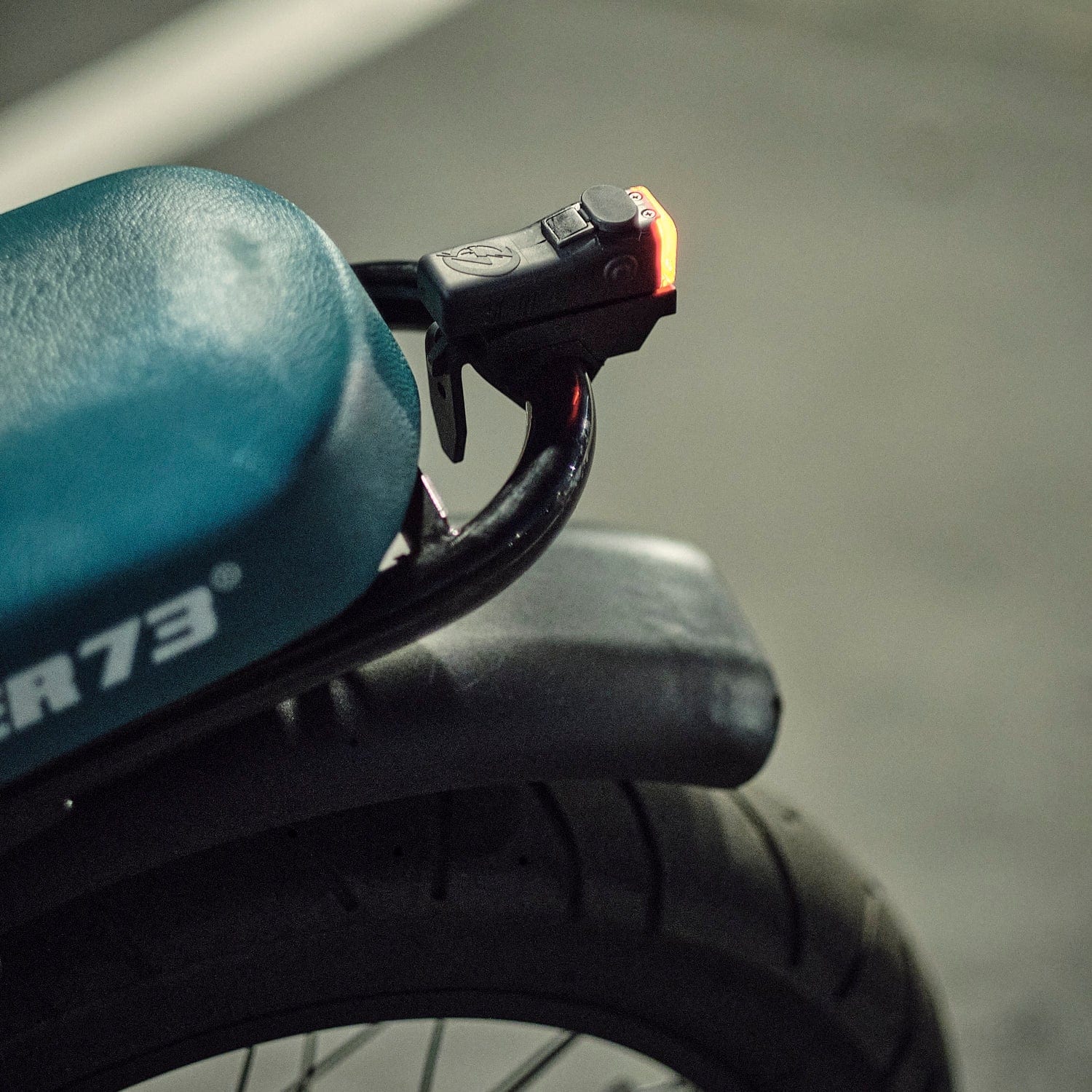 SL-300+ Headlight & SL-R1+ Brake Light Bike Bundle - Image 3
